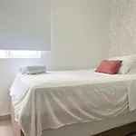 Apartamento con 3 Cuartos, 2 baños, AC y Vista al Mar