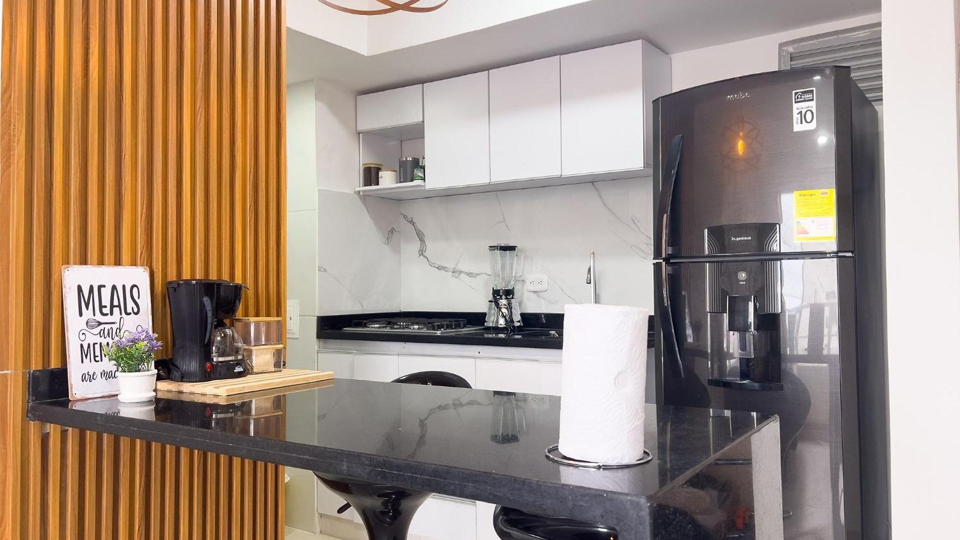 Apartamento Con 3 Cuartos, 2 Baños, Ac Y Vista Al Mar *