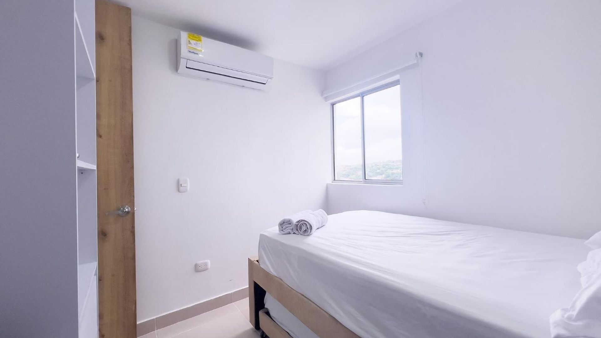 Con 3 Cuartos, 2 Baños, Ac Y Vista Al Mar * Cartagena