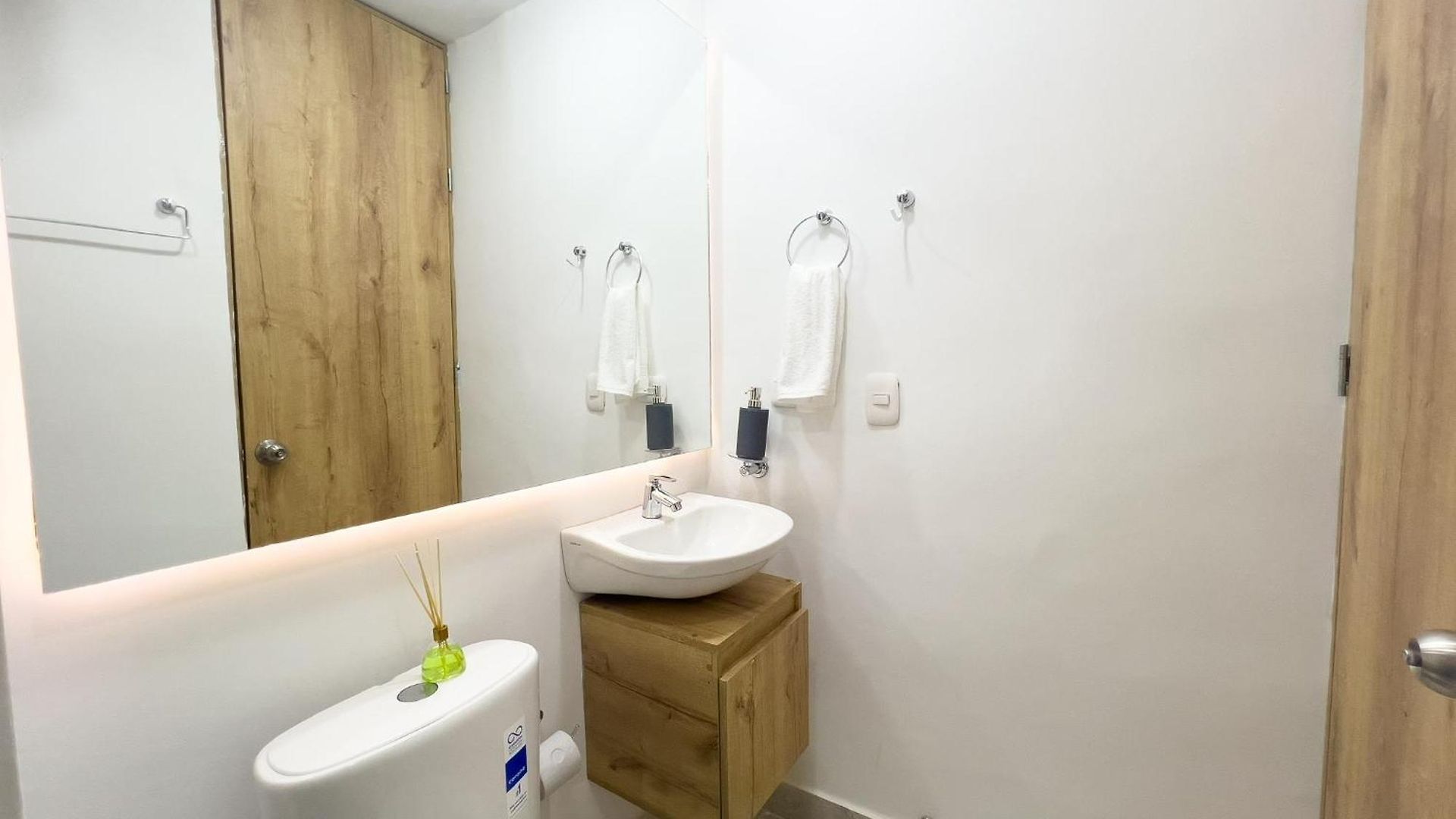 Apartamento Con 3 Cuartos, 2 Baños, Ac Y Vista Al Mar Cartagena