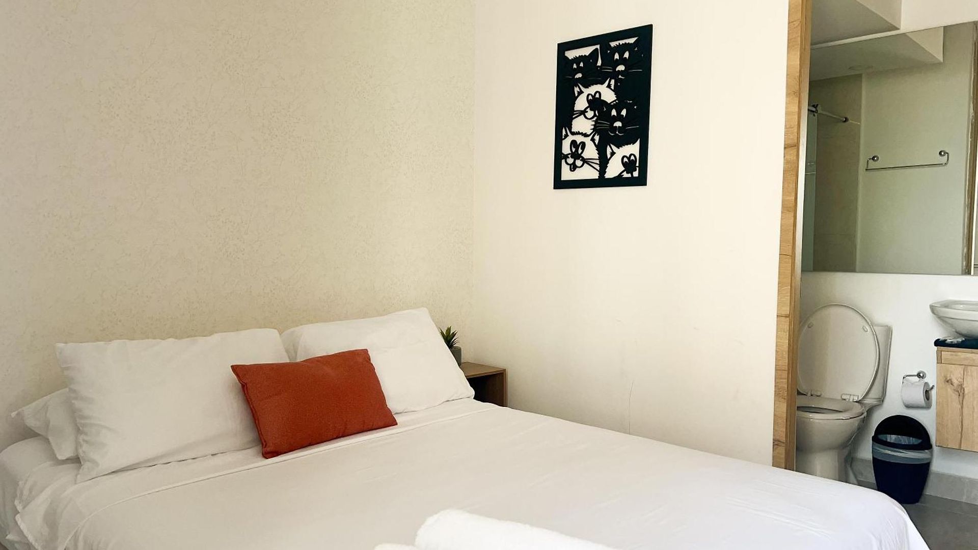 Apartamento Con 3 Cuartos, 2 Baños, Ac Y Vista Al Mar