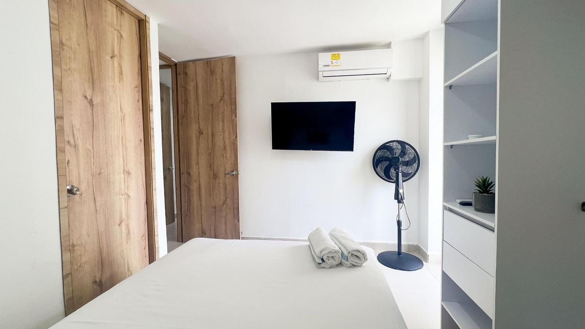 Apartamento Con 3 Cuartos, 2 Baños, Ac Y Vista Al Mar Cartagena