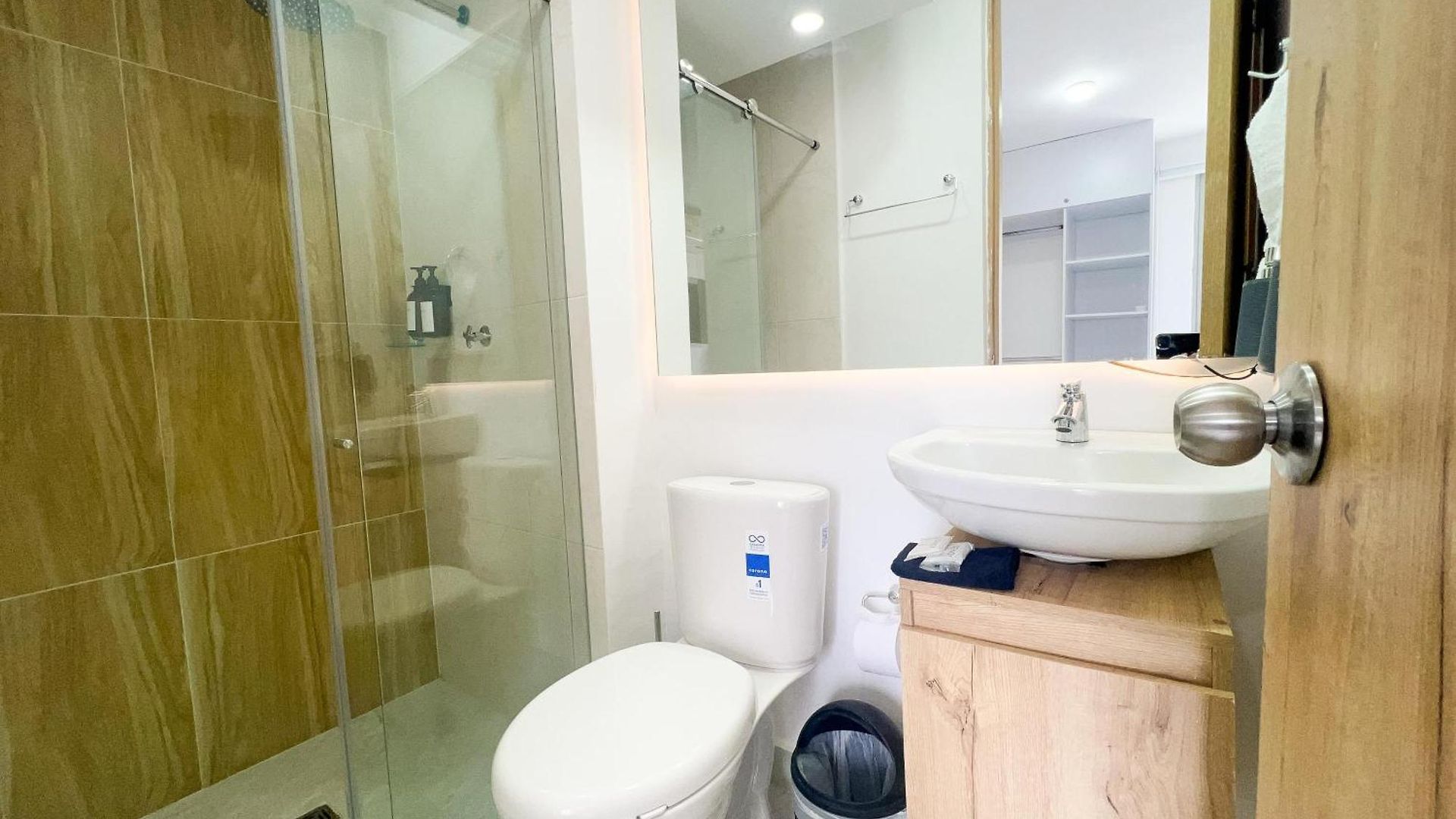 Apartamento Con 3 Cuartos, 2 Baños, Ac Y Vista Al Mar