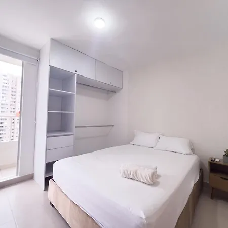 Con 3 Cuartos, 2 Baños, Ac Y Vista Al Mar Apartamento