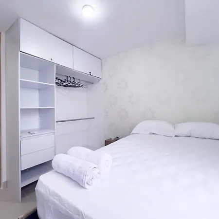 Con 3 Cuartos, 2 Baños, Ac Y Vista Al Mar Apartamento *